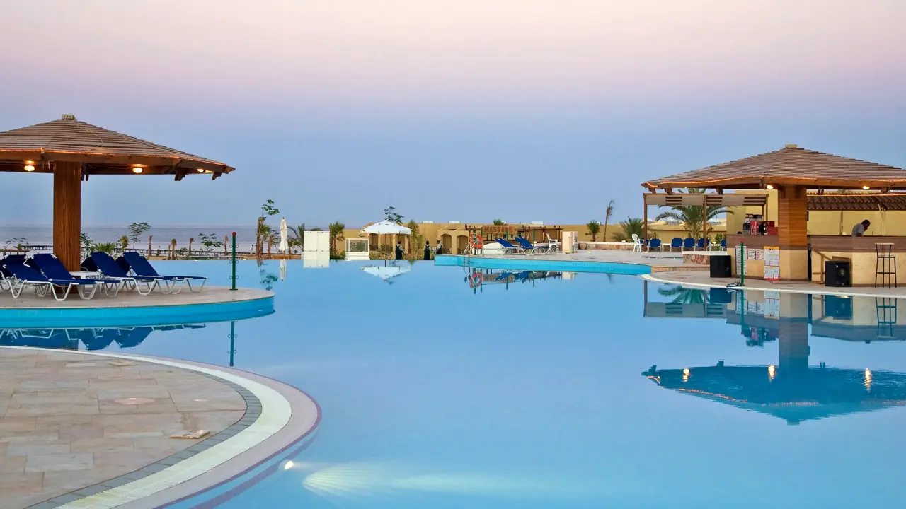 الفندق ثري كورنرز فيروز بلازا بيتش - مرسى علم